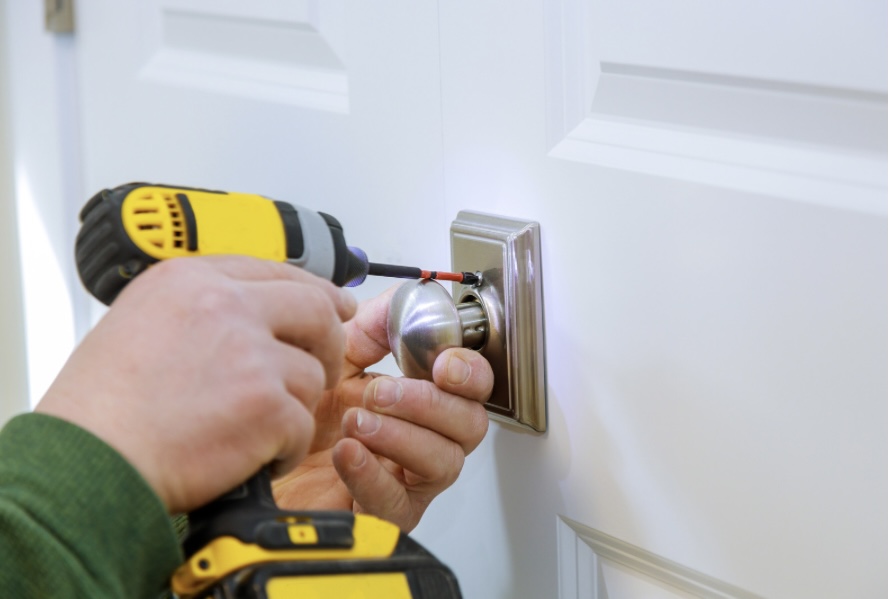 Fix Locksmiths — website preview in the Signature design